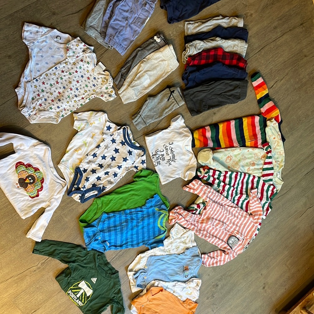 Huge Lot 31 Baby Boy Clothing 0-9 Months Bundle Outfits Sleepers Onesies Winter